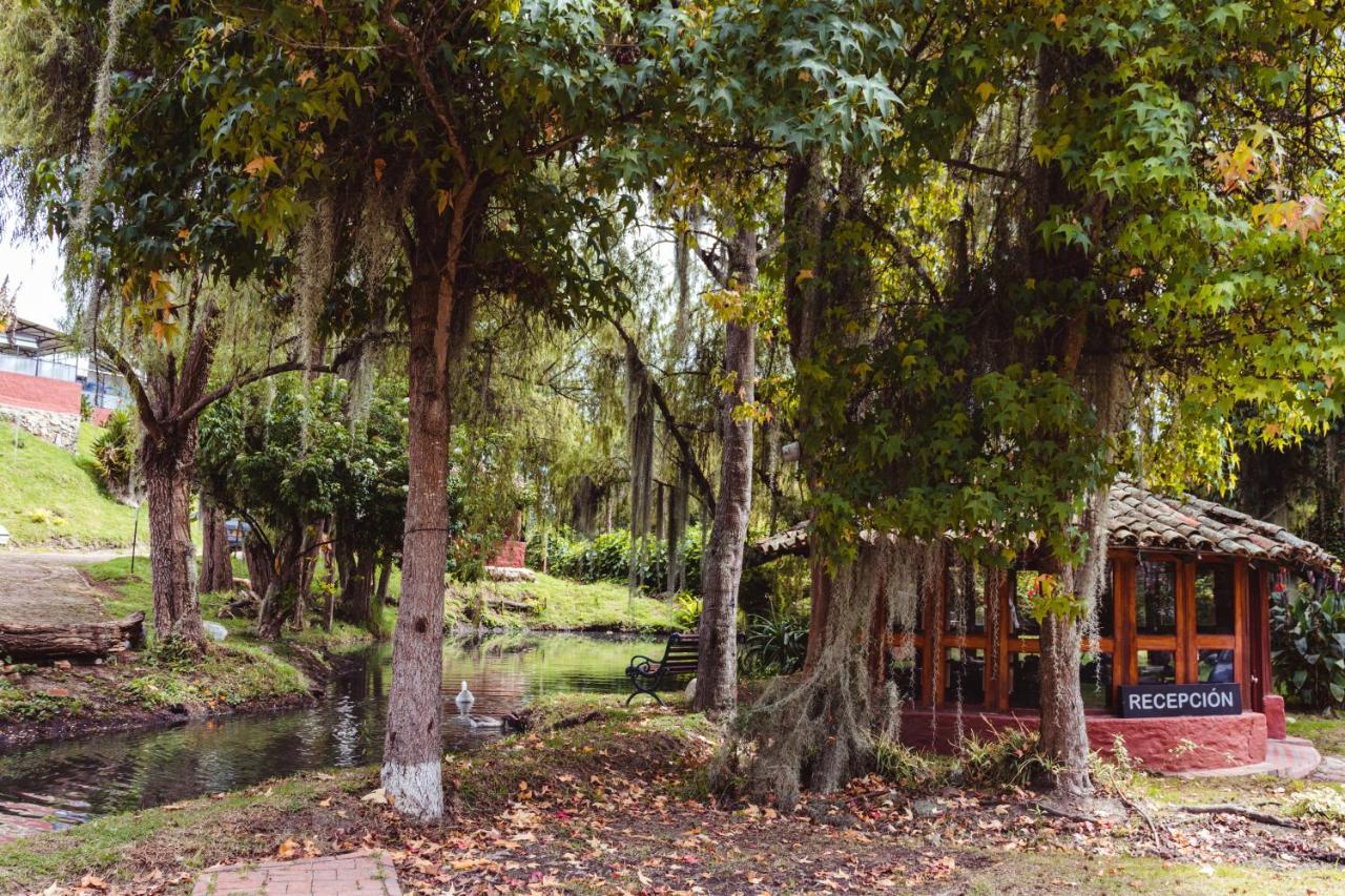 Hotel Y Centro De Convenciones Pueblito De Yerbabuena Paraiso Natural Chia Luaran gambar